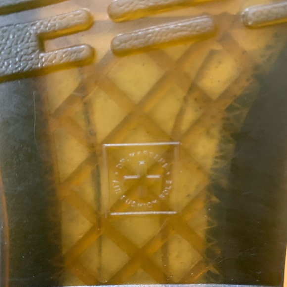 DR MARTENS YOUTH 2976 SOFTY T LEATHER CHELSEA BOOTS - Picture 8 of 12